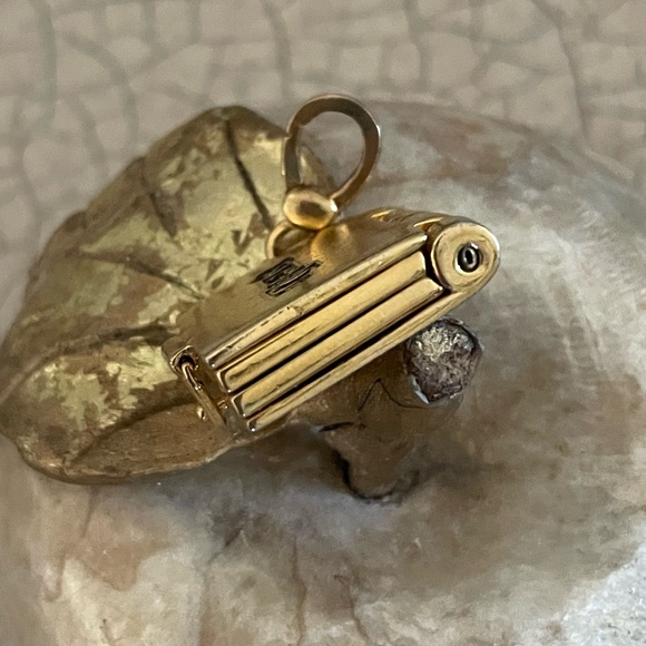 L00k B00k ChArM. RaRe, DIFfIcUlT T0 FiNd!🧡♥️💚 - Picture 9 of 11